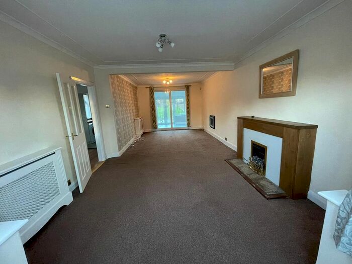 3 Bedroom Detached House To Rent In Clevedon Road, Luton LU2