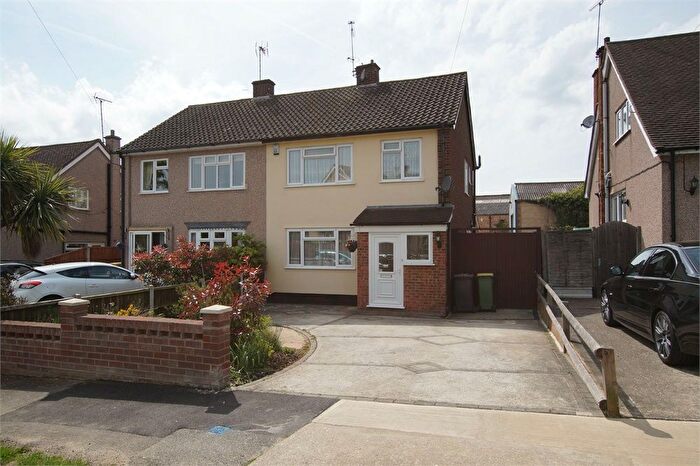 1 Bedroom Flat To Rent In Wyburns Avenue, Rayleigh, SS6