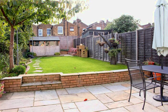 2 Bedroom Flat To Rent In Goring Road, London, N11