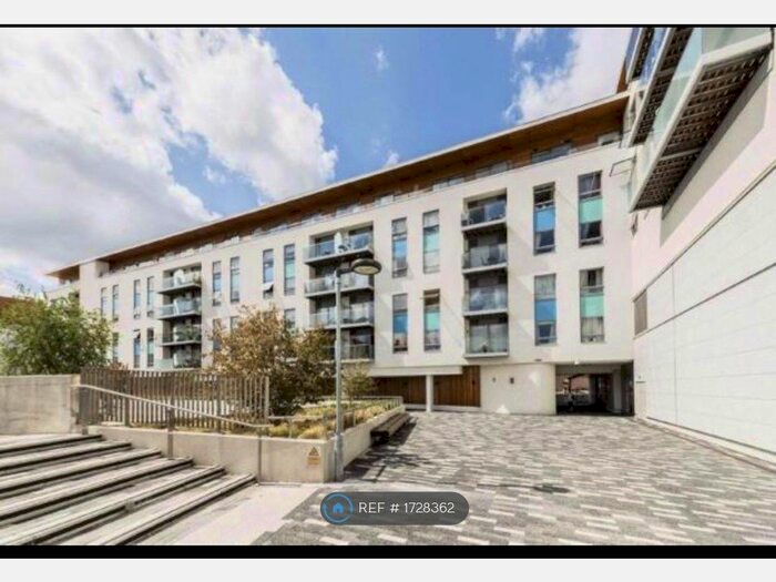 1 Bedroom Flat To Rent In Derry Court, London, SW16