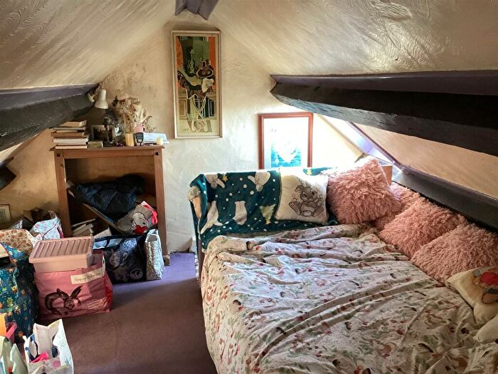 2 Bedroom Cottage For Sale In Penysarn, LL69