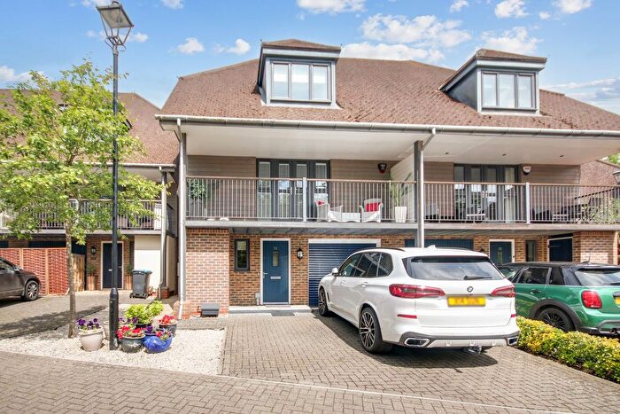 5 Bedroom Semi-Detached House For Sale In Sunnyside Close, East Grinstead, RH19