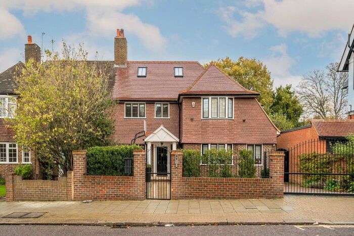 5 Bedroom Detached House To Rent In Lytton Grove, London, SW15