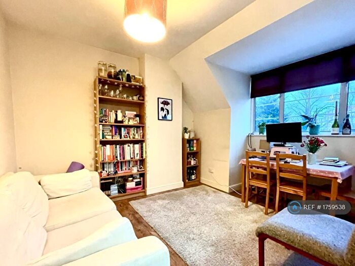 2 Bedroom Flat To Rent In Lydford Road, London, NW2