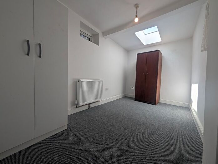 4 Bedroom Flat To Rent In Gladstone Road, Southall, UB2