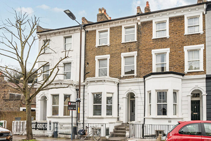 1 Bedroom Apartment For Sale In Maude Road, London, SE5