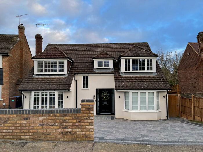 5 Bedroom Detached House To Rent In Homewood Avenue, EN6