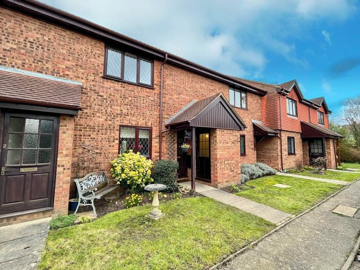 1 Bedroom Maisonette To Rent In Oak Court, Weydon Hill Road, Farnham, GU9