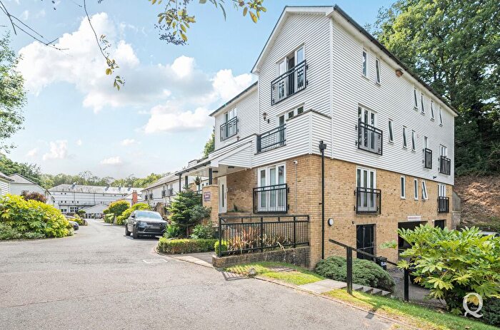 2 Bedroom Flat For Sale In Hayle Mill Road, Maidstone, Kent, ME15
