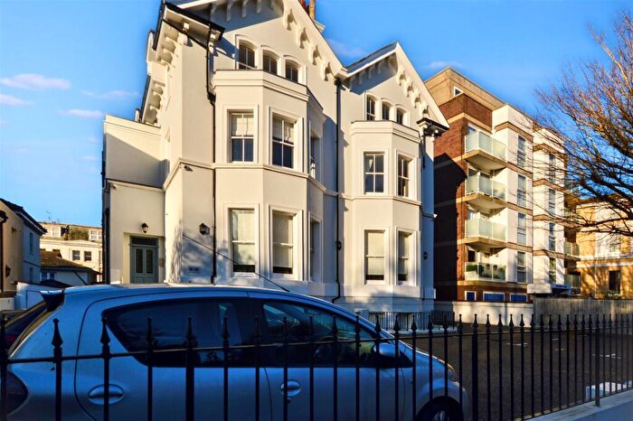 2 Bedroom Flat To Rent In Trinity Trees, Eastbourne, BN21