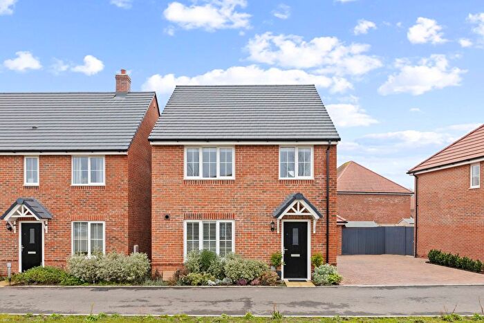 4 Bedroom Detached House For Sale In Siskins Grove, Chichester, PO20