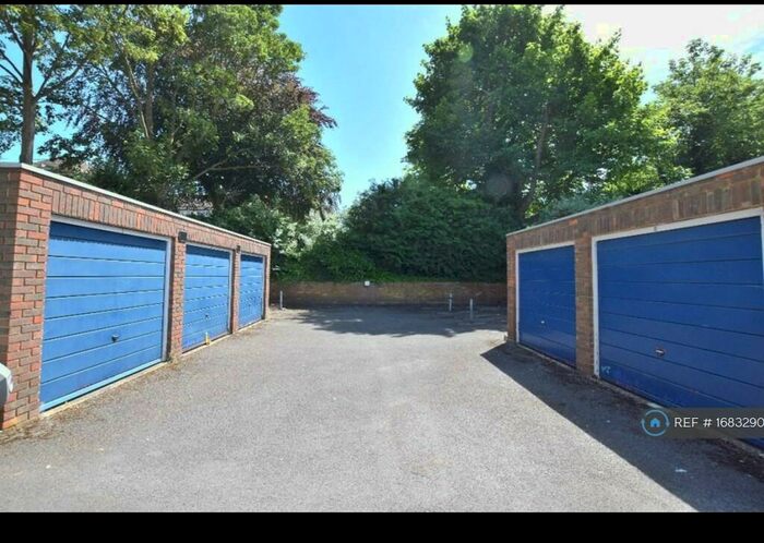 2 Bedroom Flat To Rent In Sutton, Sutton, SM2