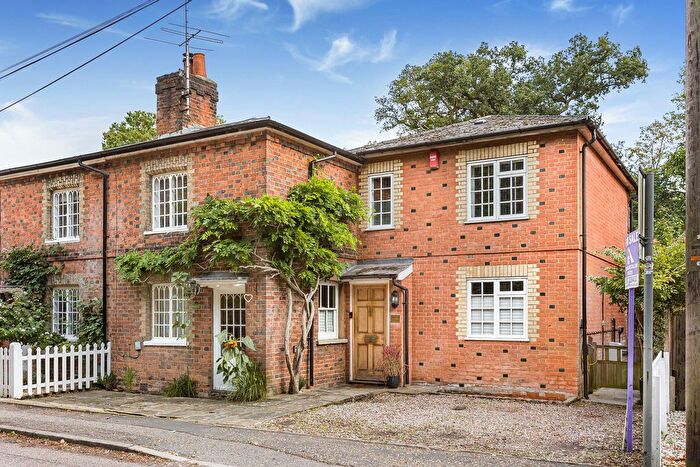 4 Bedroom Semi-Detached House For Sale In High Road, Essendon, Hatfield, AL9