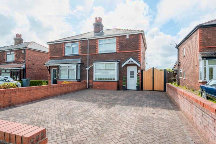 3 Bedroom Semi-Detached House For Sale In Moss Lane, Burscough, Ormskirk, L40