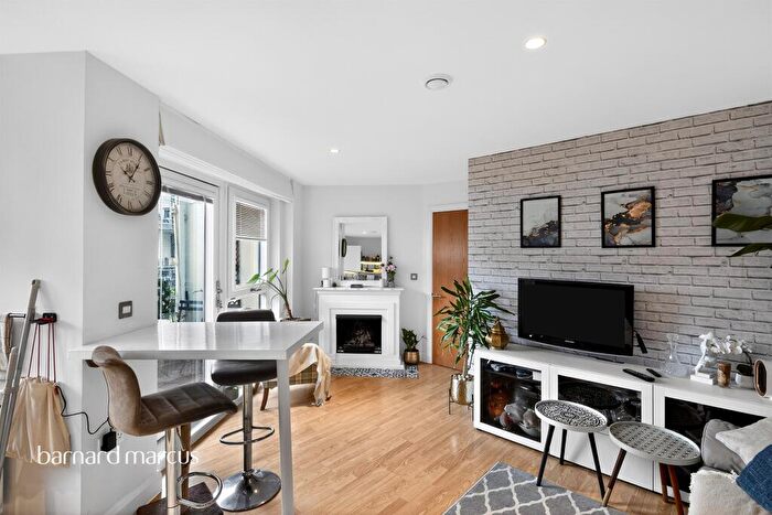 1 Bedroom Flat For Sale In Silwood Street, London, SE16