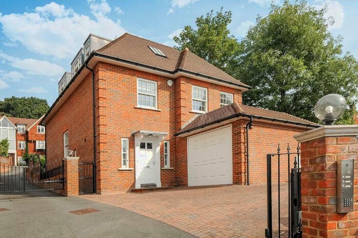 5 Bedroom Property To Rent In Southwood Avenue, Coombe, Kingston Upon Thames, KT2