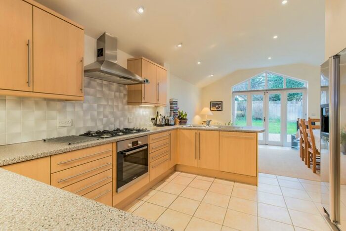 4 Bedroom Semi-Detached House To Rent In Victoria Road, Oxford, OX2