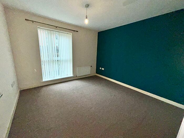 2 Bedroom Flat To Rent In Richmond Close, Butlers Road, Handsworth Wood, Birmingham, B20