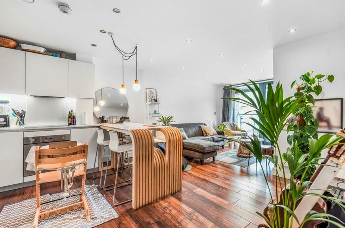 2 Bedroom Flat To Rent In Queens Road Peckham, SE15