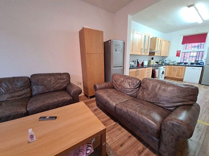 7 Bedroom Semi Detached House To Rent In Brudenell Mount, Leeds, LS6