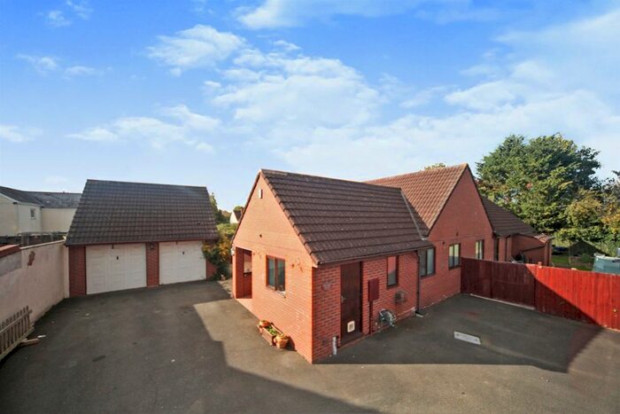 4 Bedroom Detached House For Sale In Gravelands Lane, Henlade, Taunton, TA3