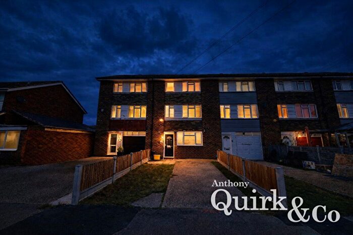 4 Bedroom Town House For Sale In Seventh Avenue, Canvey Island, SS8