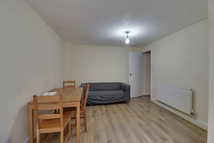 2 Bedroom Flat To Rent In Amersham Road, London, SE14