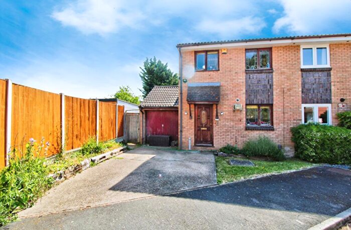 3 Bedroom Semi-Detached House For Sale In Aragon Close, Romford, RM5