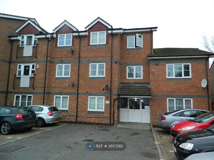 2 Bedroom Flat To Rent In Ground Floor, Slough, SL2