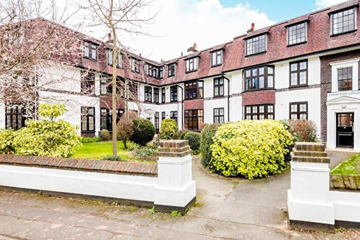 2 Bedroom Flat To Rent In Surbiton Crescent, Surbiton, KT1