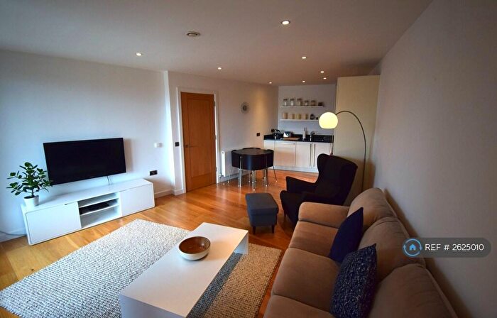 2 Bedroom Flat To Rent In Candle House, Leeds, LS1
