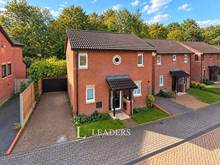 3 Bedroom Detached House For Sale In Runford Court, Shenley Lodge, Milton Keynes, MK5