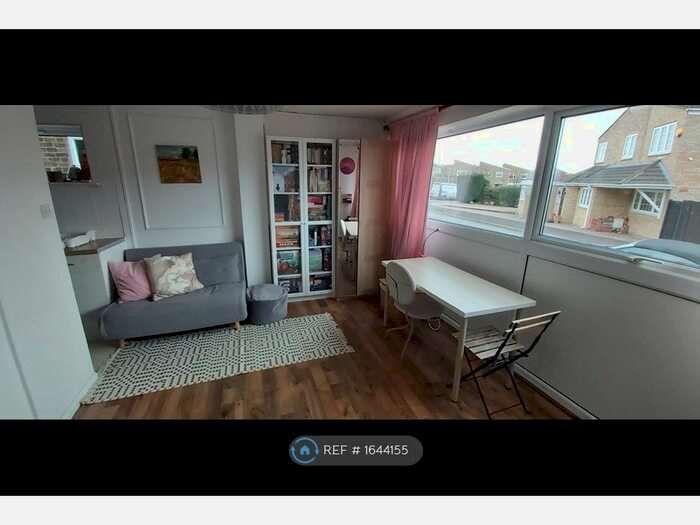 1 Bedroom Flat To Rent In Virgil Drive, Broxbourne, EN10