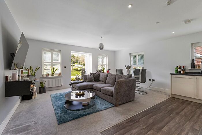 2 Bedroom Flat For Sale In Richmond Crescent, Epsom, KT19