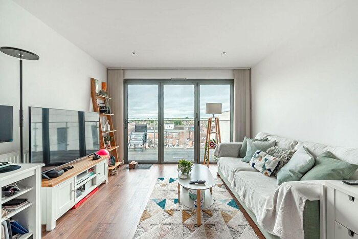 2 Bedroom Flat To Rent In Rayners Lane, Harrow, HA2