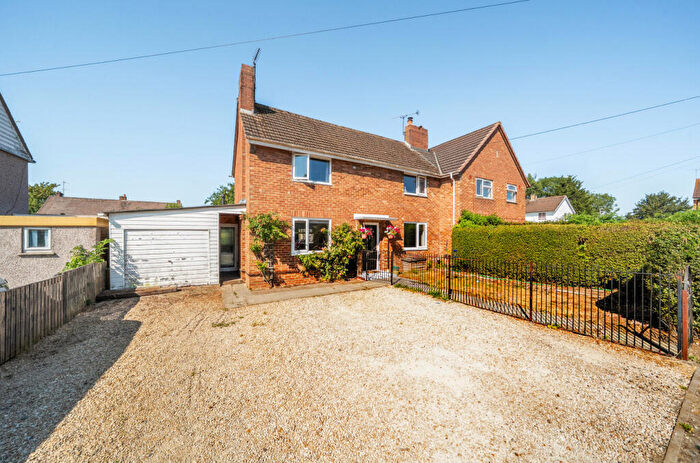 3 Bedroom Semi-Detached House For Sale In Meadowcroft, Stratton St Margaret, Swindon, SN2