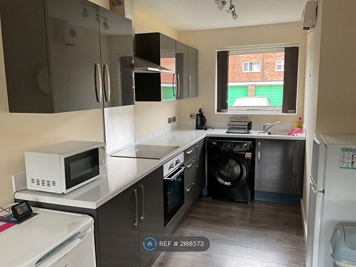 2 Bedroom Flat To Rent In Broadgate Avenue, Beeston, Nottingham, NG9