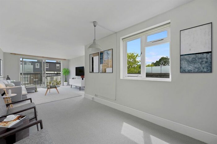 2 Bedroom Maisonette For Sale In Masbro Road, London, W14