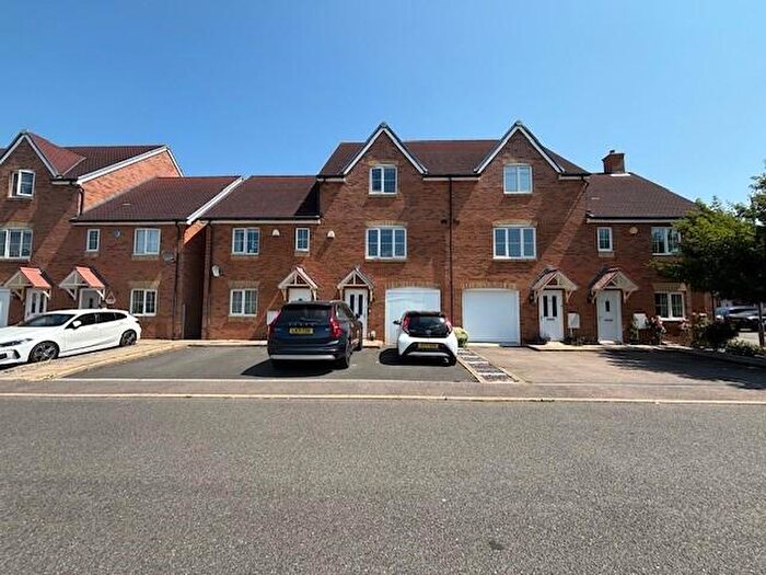 4 Bedroom House To Rent In Colney Road, Berryfields, Aylesbury, HP18