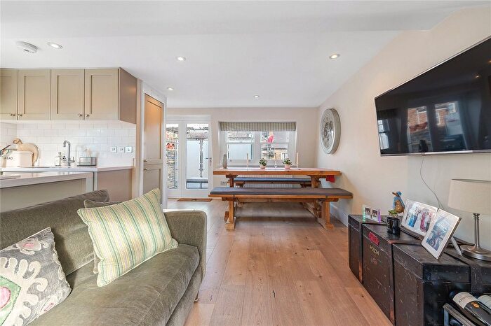 3 Bedroom Flat For Sale In Burnthwaite Road, Fulham, London, SW6