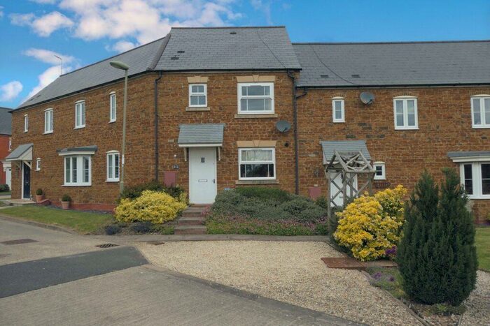 3 Bedroom Terraced House To Rent In Bridges Close, Bloxham, Oxon, OX15