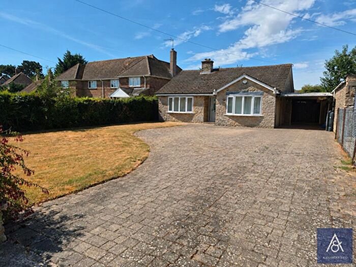 3 Bedroom Bungalow For Sale In Charlton Way, Farthinghoe, Brackley, NN13