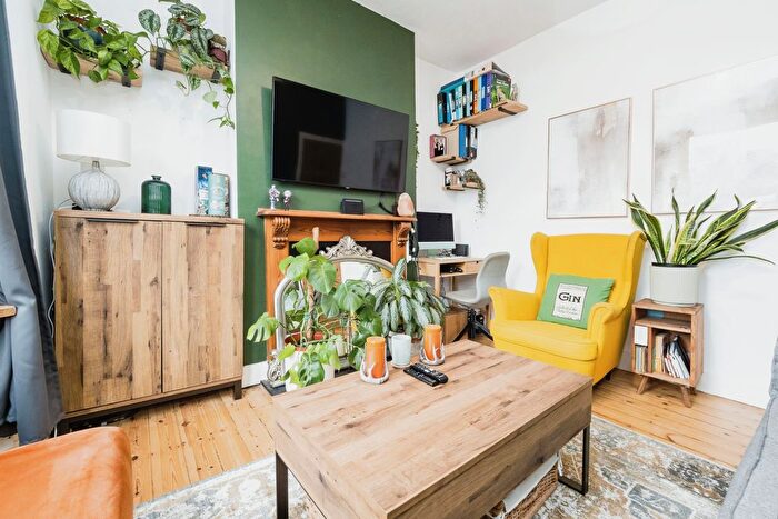 2 Bedroom Maisonette For Sale In Caulfield Road, East Ham, London, E6