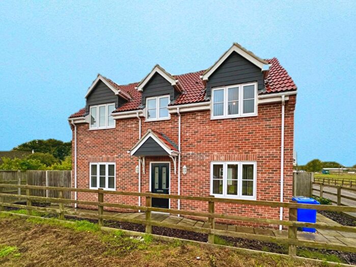 3 Bedroom Property To Rent In The Grove, Beck Row, Bury St. Edmunds, IP28