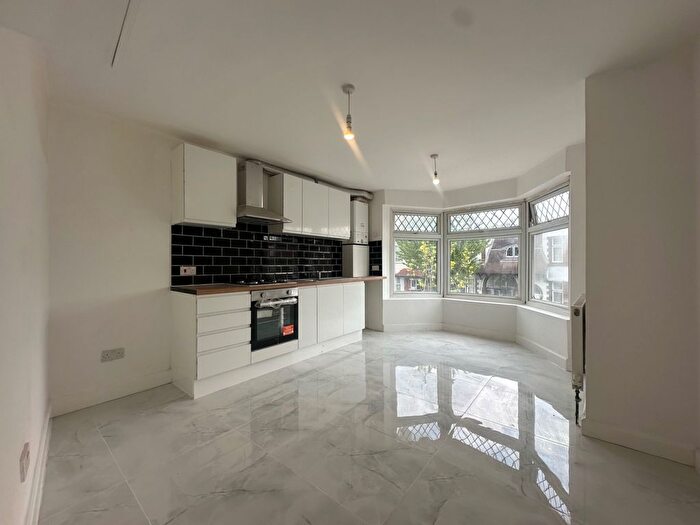 2 Bedroom Flat To Rent In Crowborough Road, Tooting, SW17