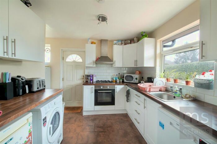 5 Bedroom Semi-detached House To Rent In Dorket Drive, Wollaton, Nottingham, NG8