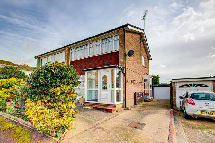 3 Bedroom Semi Detached House For Sale In Saffory Close, Leigh-on-sea, SS9
