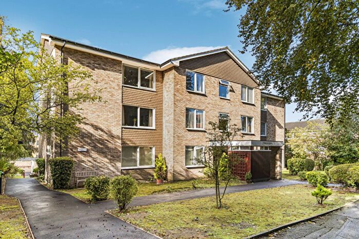 2 Bedroom Flat For Sale In Christchurch Park, Sutton, SM2