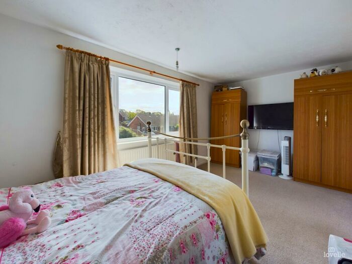 3 Bedroom Semi-Detached House For Sale In Whitfield Road, Scunthorpe, DN17