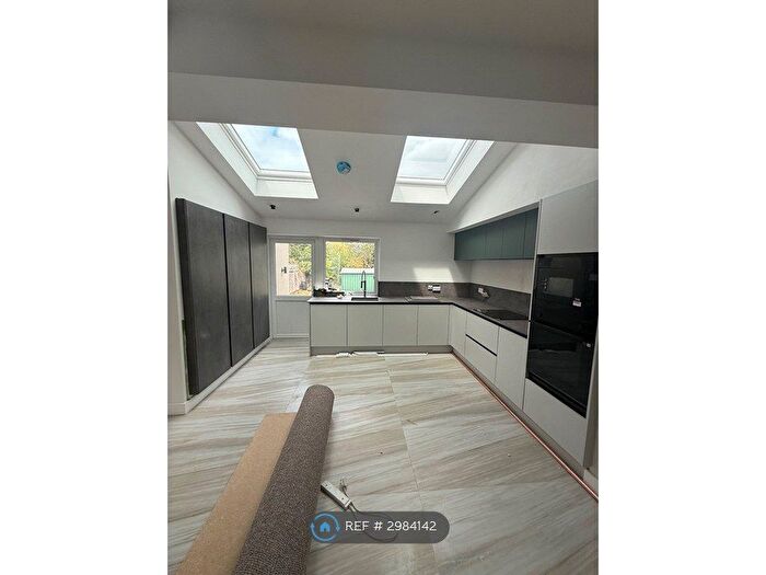 5 Bedroom Semi-Detached House To Rent In Milford Road, Leicester, LE2
